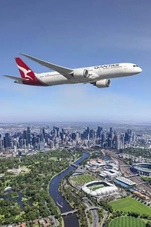 Melbourne Airport Flight & City Skyline